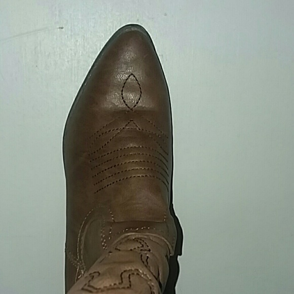 Boots - Picture 2 of 3